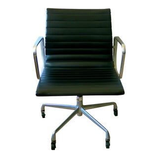 Eames-Herman Miller Aluminum/Leather Group Management Chair For Sale