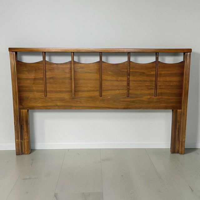 Mid-Century Modern Mid-Century Modern Walnut Queen Bed Headboard by Hoke Wood Products For Sale - Image 3 of 8