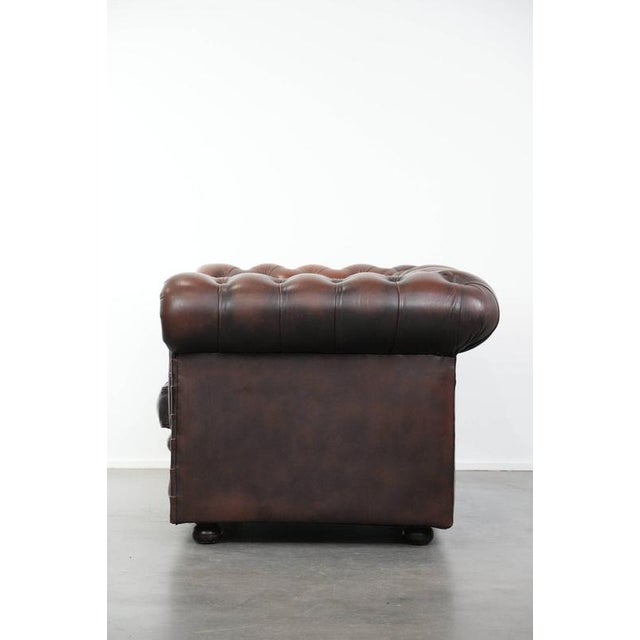 Vintage Chesterfield Two-Seater Sofa in Dark Brown Cowhide For Sale - Image 4 of 18