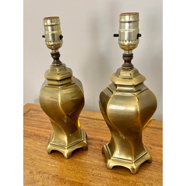 Ethan Allen Pair of Vintage Brass Twisted Urn Table Lamp, After Ethan Allen For Sale - Image 4 of 12