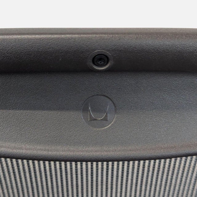 Herman Miller Aeron Ergonomic Mesh Office Chair - Adjustable Armrests For Sale In San Francisco - Image 6 of 7