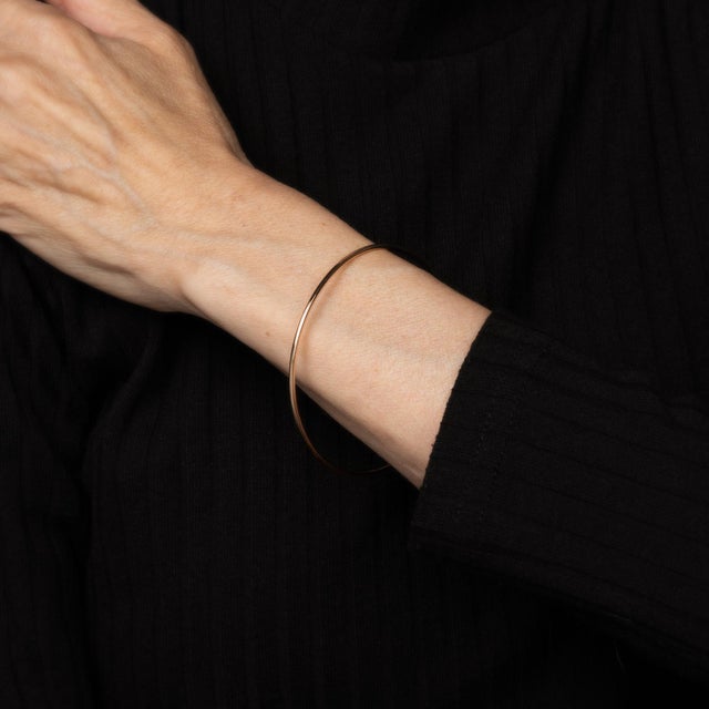 Modern Vintage Portuguese 2mm Bangle Bracelet 19k Rose Gold 8" Estate Fine Jewelry For Sale - Image 3 of 3