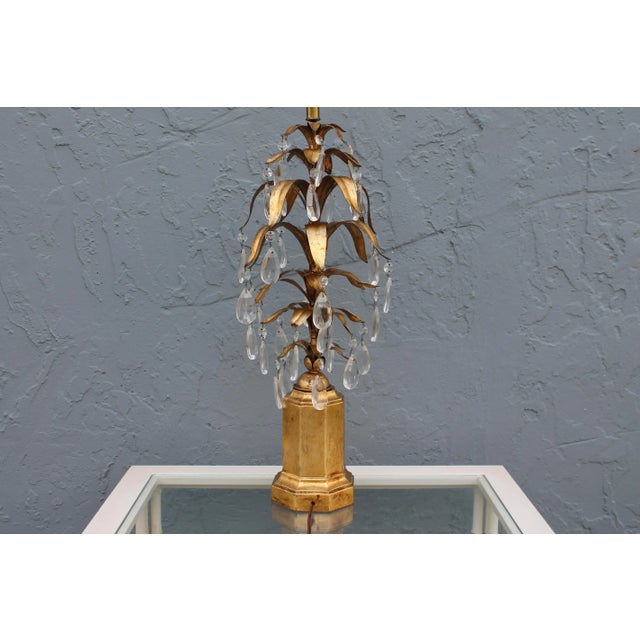 Italian 1950s Giltwood Based Fern Italian Tole Table Lamp For Sale - Image 3 of 8