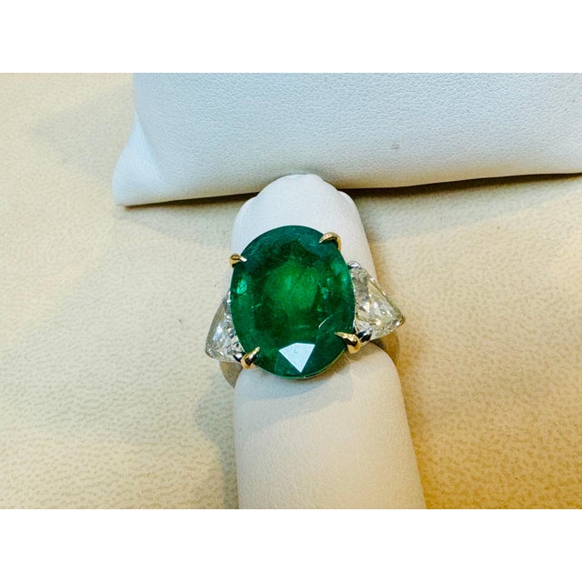 GIA Certified 11 Ct Fine Zambian Emerald & 1.52 Ct Each Trillion Diamond Ring Pt For Sale - Image 9 of 18