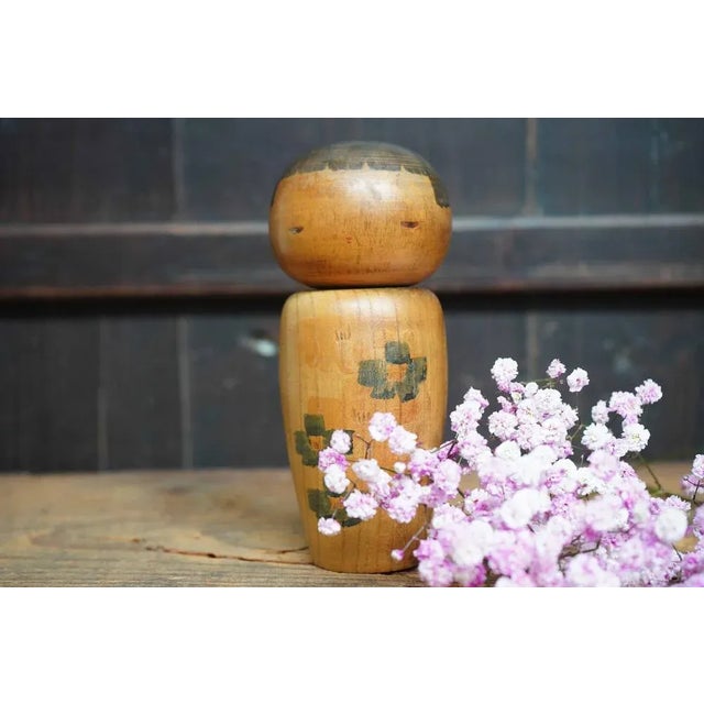 This vintage kokeshi by Sanpei Yamanaka is beautiful in its simplicity. Dimensions: height 17.5 cm, diameter 7 cm. The...