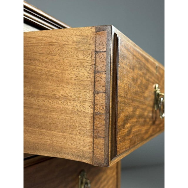 Chest of Drawers in Mahogany from Harrods For Sale - Image 4 of 17