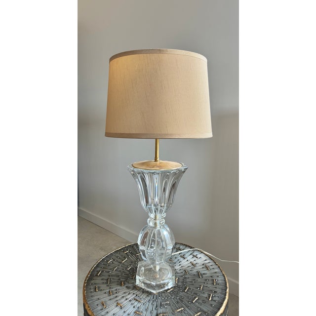 Transparent Vintage French Regency Crystal Art Verrier (Art Glass) Table Lamp Att. Art Vannes For Sale - Image 8 of 16