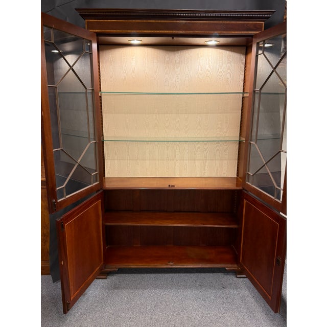 Auburn Late 20th Century English Chippendale Style Mahogany Inlaid Lighted Bookcase Cabinet, Circa 1980 For Sale - Image 8 of 13