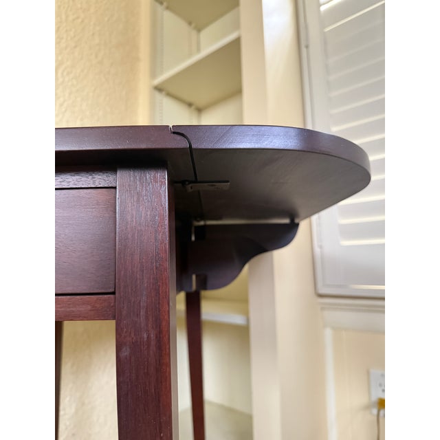 Late 20th Century Henkel Harris Georgian Mahogany Pembroke Drop-Leaf Side Table For Sale - Image 5 of 18