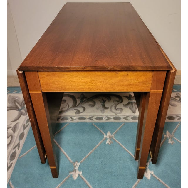 1920s English Mahogany and Satinwood Gate Leg Dining Table For Sale In Baltimore - Image 6 of 6