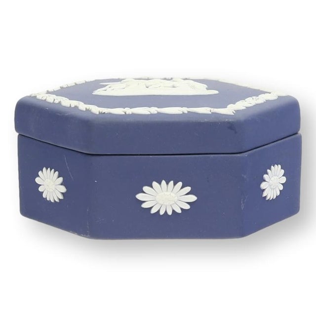 Early 20th Century Wedgwood Jasperware Trinket Box For Sale - Image 5 of 5