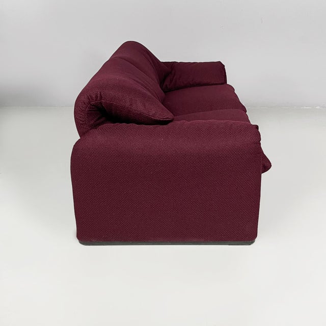 Modern Italian Brown Fabric Sofa by Vico Magistretti for Cassina, 1970s For Sale - Image 3 of 12