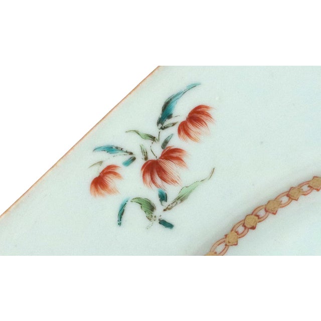 Chinese Export Porcelain Armorial Dish, Arms Hutchinson Impaling Calthrop For Sale - Image 4 of 15