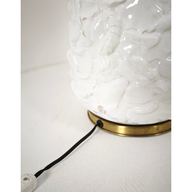 White Ceramic Table Lamp with Embossed Shell Motifs, 1960s For Sale - Image 16 of 18