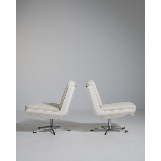 Mid-Century Modern Pair of Variopur Space Age Upholstered Swivel Chairs, Antique, Germany, Circa 1970 For Sale - Image 3 of 16