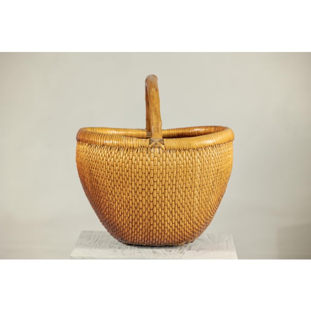 Mid 20th Century Vintage Chinese Handwoven Rattan Carrying Basket with Arched Handle For Sale - Image 5 of 18