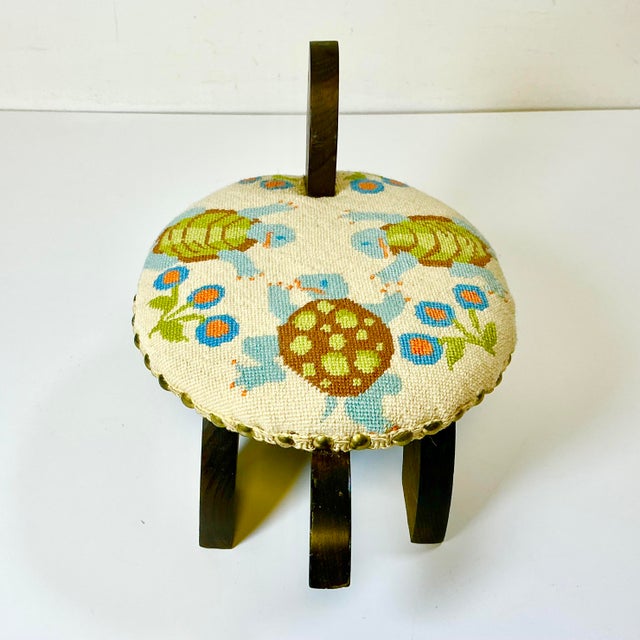 1970s Vintage Arts & Crafts Coastal Folk Art Needlepoint Cushion & Pine Turtle Footstool. For Sale - Image 12 of 16