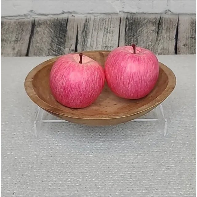 This beautifully crafted wooden bowl would be lovely on a kitchen counter or hallway table. This wood bowl is hand-turned...
