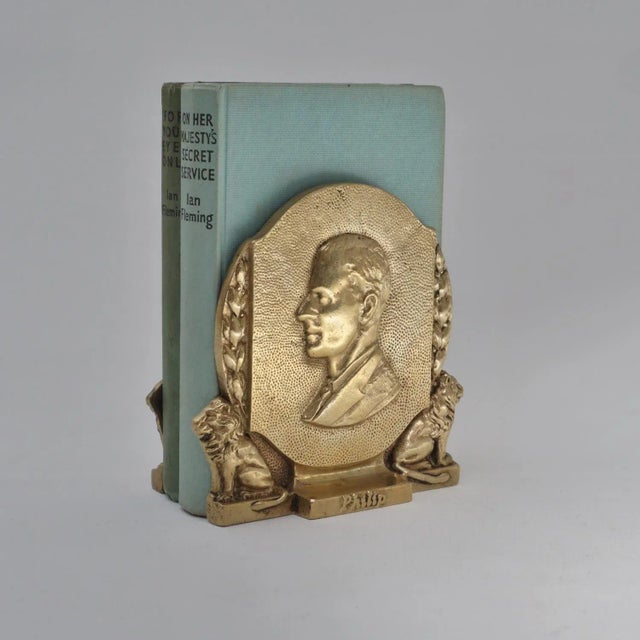 1950s 1953 English Vintage Coronation Queen Elizabeth II & Prince Philip Commemorative Bookends, Gilt Bronze - a Pair For Sale - Image 5 of 12