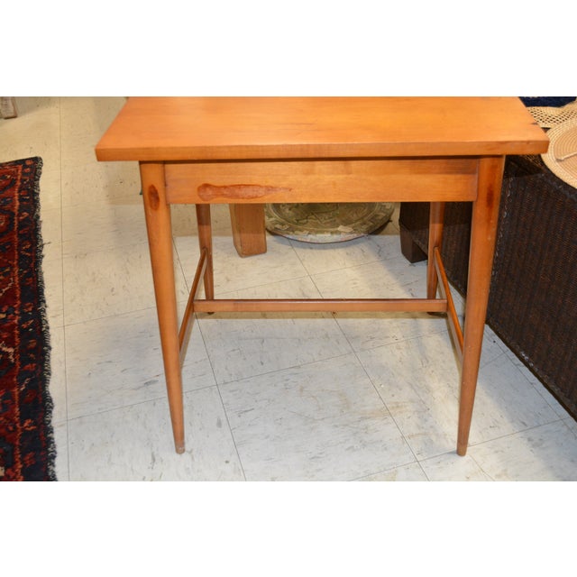 Mid Century Modern Attributed to Paul Mc Cobb Maple Planner End / Side Table or Nightstand W/ Drawer For Sale - Image 12 of 16