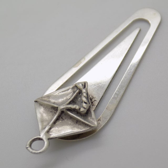 1980s Vintage Italian Handmade Genuine Silver Graduation Hat Bookmark Made in Tuscany For Sale - Image 5 of 8
