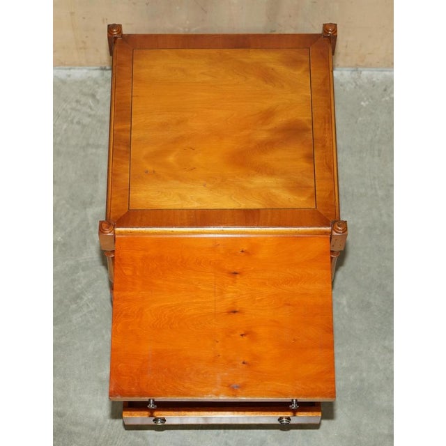Flamed Mahogany Side Table with Butlers Serving Tray from Bradley Furniture, 1980s For Sale - Image 18 of 18