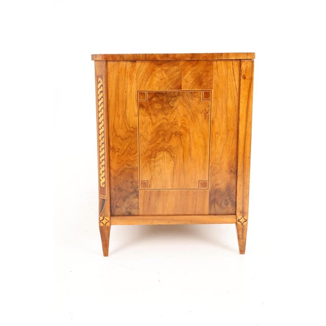 Louis XVI Commode Inlaid in Walnut, 1790 For Sale - Image 16 of 17