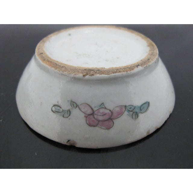 Chinese Porcelain Famille Rose Figural Seal Paste Round Jar or Box For Sale In Portland, OR - Image 6 of 9