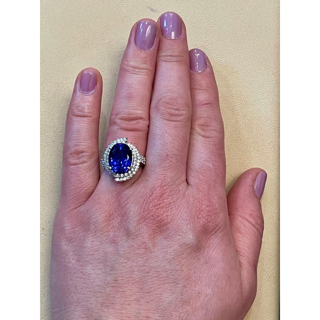 Metal 8.5 Carat Oval Tanzanite and 2 Carat Diamond Ring 18 Karat White Gold, Estate, Size 3 For Sale - Image 7 of 8