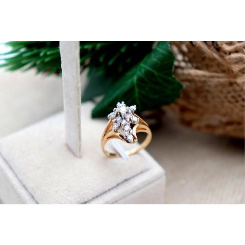 Metal Two-Tone Gold Ring with Diamonds For Sale - Image 7 of 7