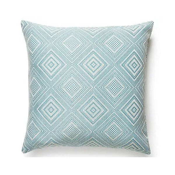 Traditional The House of Scalamandré Antigua Weave Outdoor Pillow, Sky For Sale - Image 3 of 3