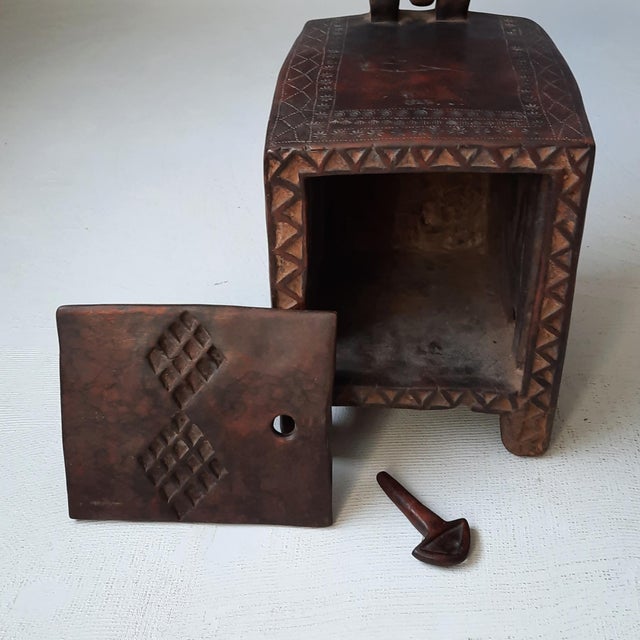 1970s African Foldable Throne Chair, 1970s For Sale - Image 5 of 11