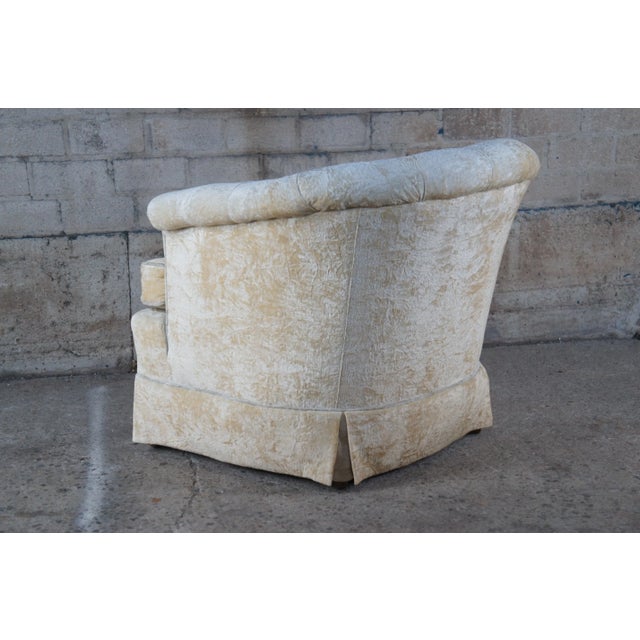 Mid 20th Century Hickory Tavern Mid Century Velvet Barrel Back Tufted Lounge Arm Chair For Sale - Image 10 of 13