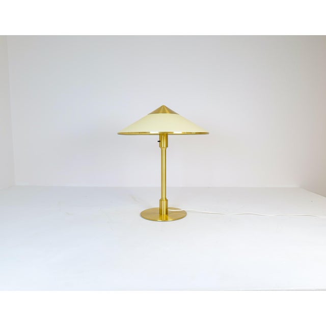 This stunning table lamp was produced in denmark in 1950s at fog & mørup. The iconic lamp called "kongelys" (royal light)...