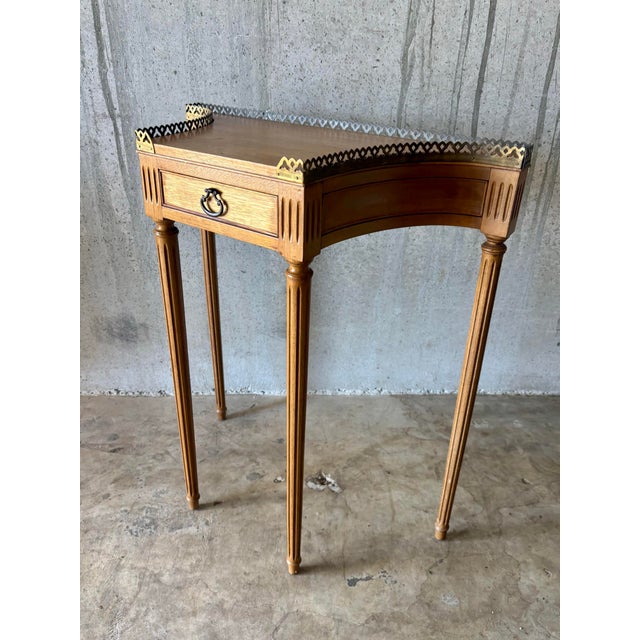 Vintage Louis XVI Style Mahogany Serpentine Console With Bronze Gallery For Sale In Miami - Image 6 of 8