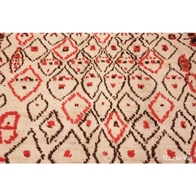 Mid 20th Century Nazmiyal Collection White and Red Vintage Moroccan Kilim Rug For Sale - Image 5 of 7