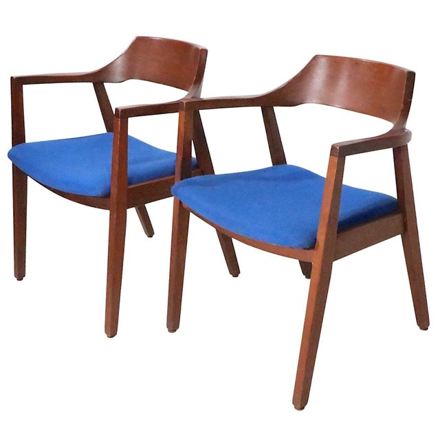 Mid-Century Modern Pr. Mid Century Arm Chairs by the Jasper Chair Company C 1950/60's For Sale - Image 3 of 18
