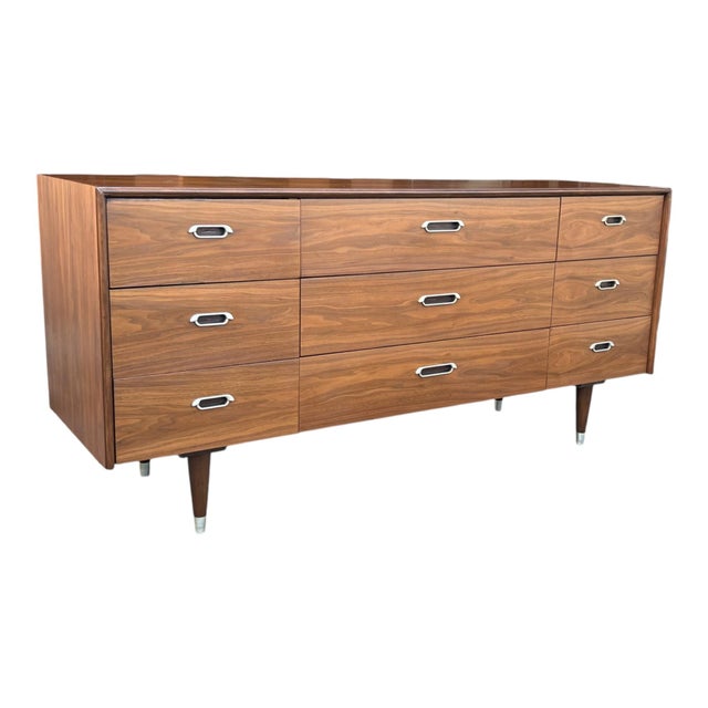 1960s Mid-Century Modern 9-Drawer Walnut Dresser With Chrome Pulls For Sale - Image 14 of 15