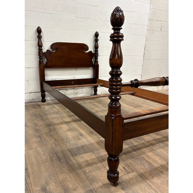 Late 20th Century Vintage Wheeler-Okell Twin Size Four Poster Pineapple Pinecone Finial Bed For Sale - Image 5 of 13
