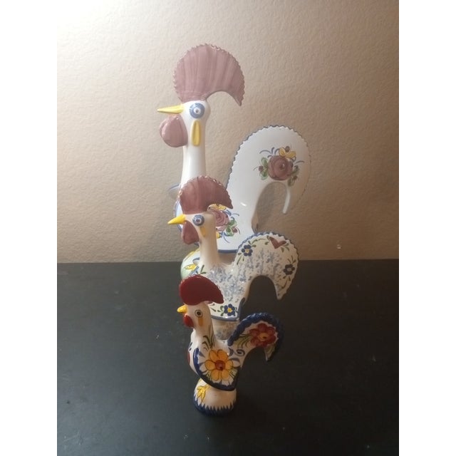 1980s Vestal Folk Art Handpainted Ceramic Roosters From Portugal in Gradient Sizes- Set of 3 For Sale - Image 4 of 9
