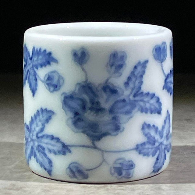 Blue & White Porcelain Thumb Ring With Floral Motif For Sale - Image 4 of 9