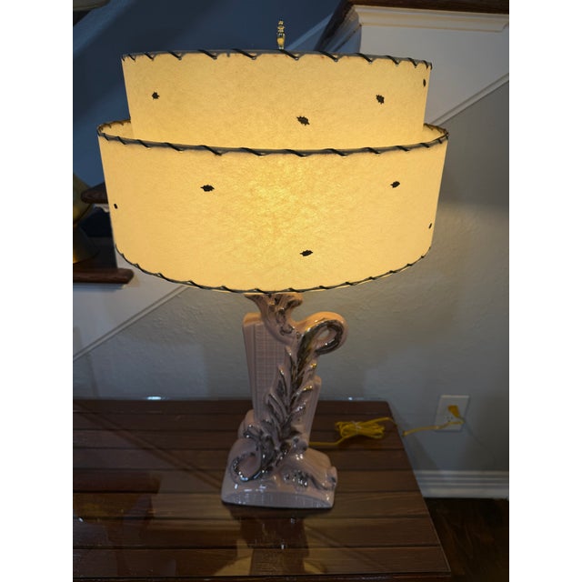 Ceramic 1950s Mid-Century Modern Pink and Gold Swirl Leaf Ceramic Table With Matching Original 2 Tiered Fiberglass Shade With Matching Gold Leave For Sale - Image 7 of 12