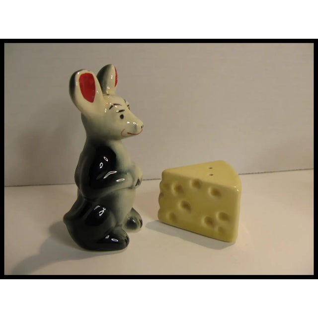 Figurative 1940's Mouse and His Cheese Salt & Pepper Shakers Anthropomorphic For Sale - Image 3 of 8