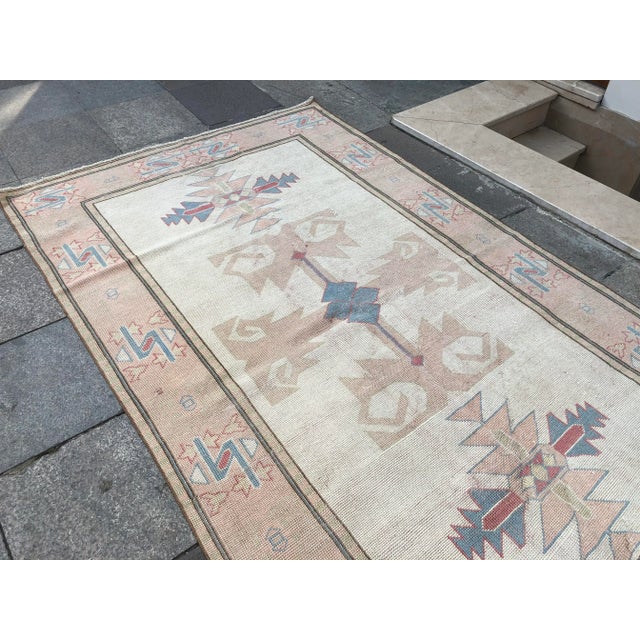 Textile 1960s Vintage Oushak Faded Handmade Rug- 4′9″ × 7′10″ For Sale - Image 7 of 11