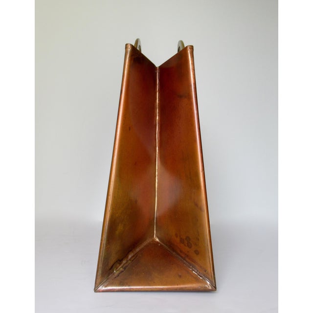 Vintage C.1950's Hollywood Regency Hammered Copper & Polished Brass Magazine Holder For Sale - Image 10 of 13