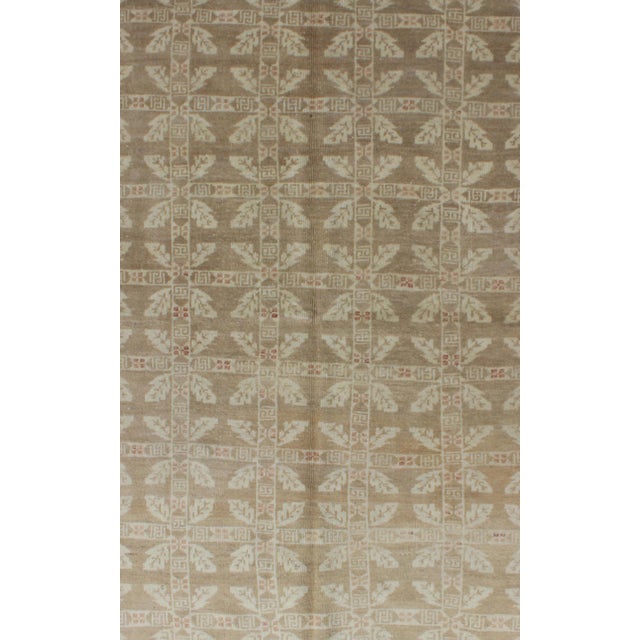 Tribal All-Over Ivory Wreath Design Vintage Turkish Oushak Rug For Sale - Image 3 of 6