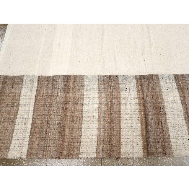 Mid 20th Century Mid-20th Century Turkish Flatweave Kilim Room Size Carpet For Sale - Image 5 of 8