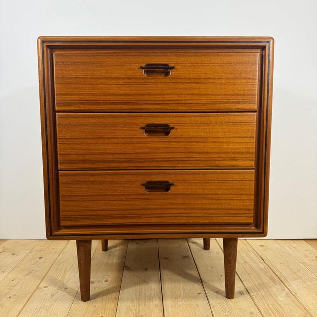 Small Three-Drawer Teak Chest of Drawers, Denmark, 1960 For Sale - Image 3 of 14
