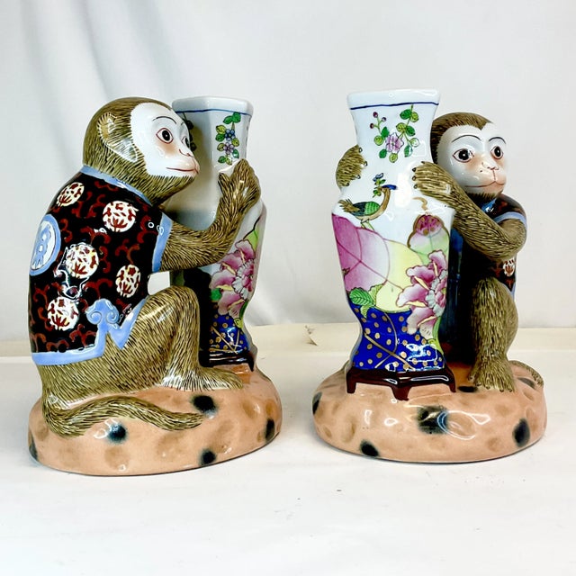 1960s Vintage Chinoiserie Hollywood Regency Majolica Monkey Tobacco Leaf Vases, Large Scale - A Mirrored Pair For Sale - Image 4 of 12