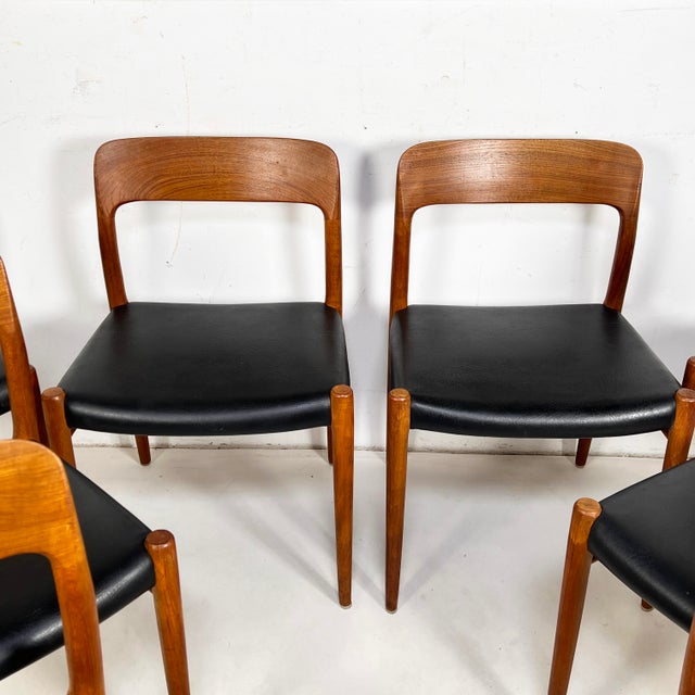 J.L. Møllers Møbelfabrik C. 1960s Niels Moller Danish Teak Model 75 Dining Chairs- Set/8 For Sale - Image 4 of 10
